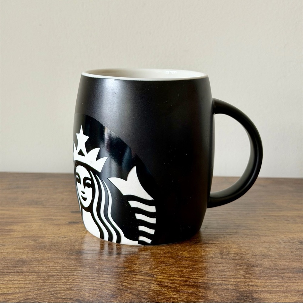 Starbucks 2011 Laser Etched Siren Mermaid Barrel Mug Matte Black White - Picture 2 of 6